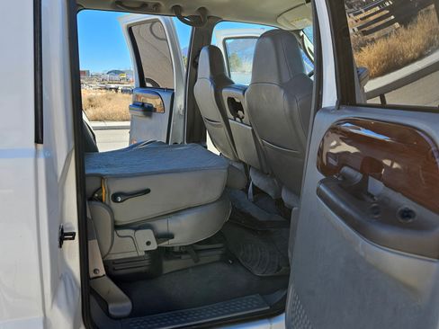 Used 2006 Ford F350 Lariat image 26