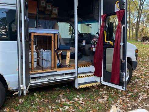 Used 2013 Ford E-350 and Econoline 350 Extended Super Duty image 2