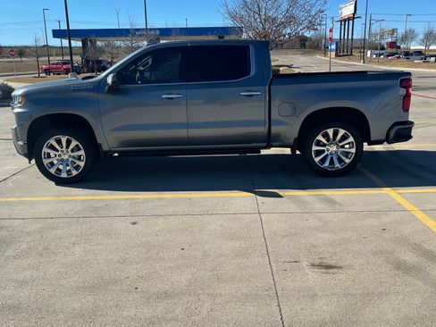 Used 2021 Chevrolet Silverado 1500 High Country w/ Technology Package image 5