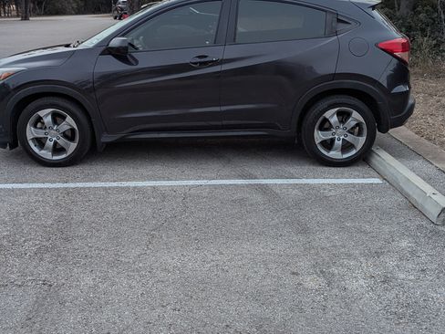 Used 2017 Honda HR-V LX image 13