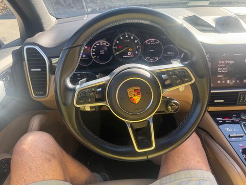 Used 2021 Porsche Cayenne E-Hybrid image 4