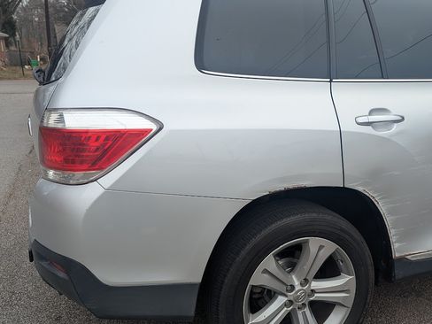 Used 2012 Toyota Highlander Limited w/ Tow Pkg image 12