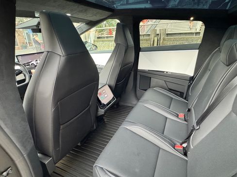 Used 2024 Tesla Cybertruck AWD Crew Cab image 11