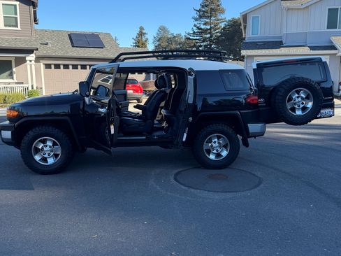 Used 2008 Toyota FJ Cruiser Sport Utility 2D image 5
