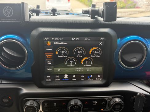 Used 2021 Jeep Gladiator Rubicon AWD/4WD image 16