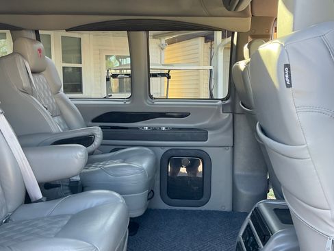 Used 2023 Chevrolet Express 2500 image 8