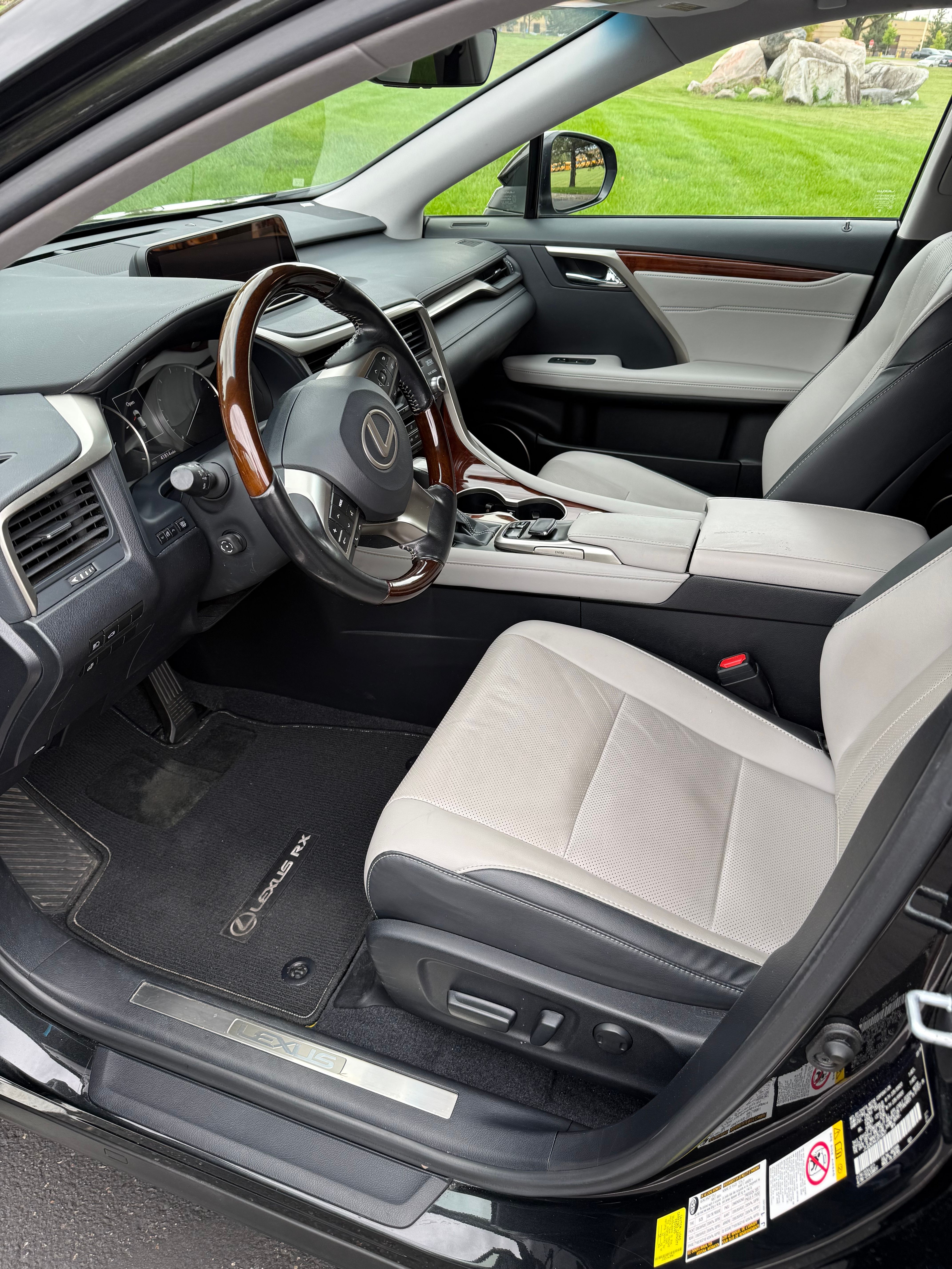 Used 2018 Lexus RX 350L AWD w/ Premium Package image 6