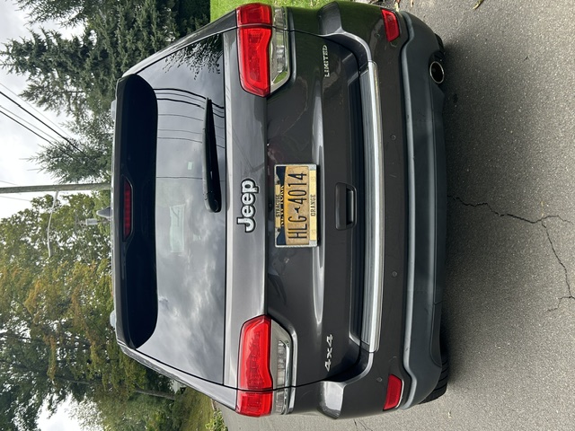 Used 2015 Jeep Grand Cherokee Limited AWD/4WD image 4
