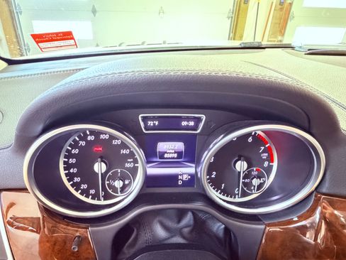 Used 2013 Mercedes-Benz GL 550 4MATIC image 13