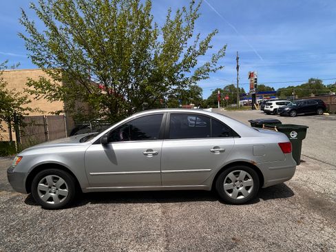 Used 2009 Hyundai Sonata GLS w/ Popular Equipment Pkg 2 FWD image 4