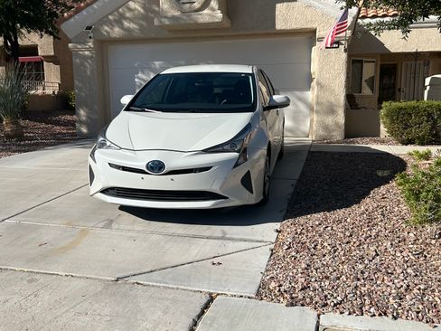 Used 2017 Toyota Prius Two w/ Prius Two Safety Plus Package image 5