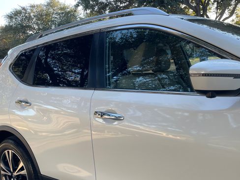 Used 2020 Nissan Rogue SV w/ Premium Package image 4