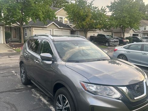 Used 2019 Nissan Rogue SV w/ Premium Package AWD/4WD image 4