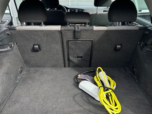 Used 2016 Volkswagen e-Golf SE w/ DC Fast Charging Package image 10