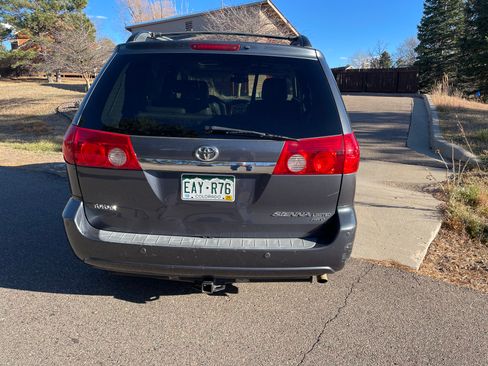 Used 2006 Toyota Sienna XLE Limited image 5