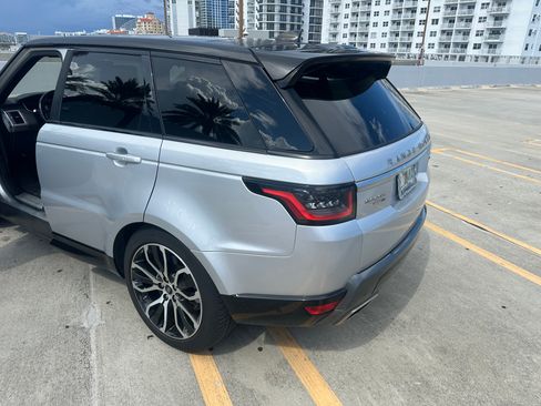 Used 2019 Land Rover Range Rover Sport HSE AWD/4WD image 4
