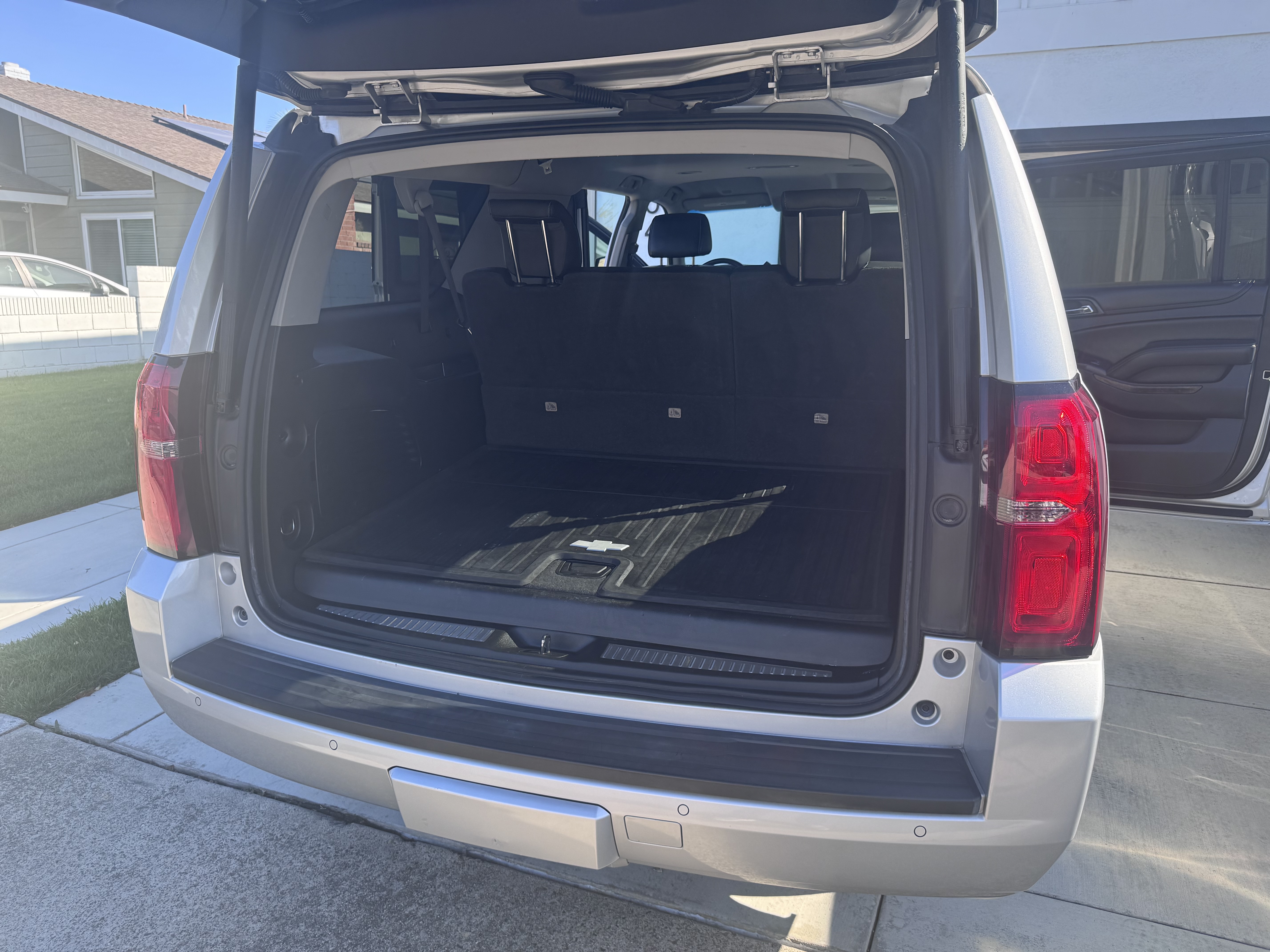 Used 2016 Chevrolet Suburban LT w/ Luxury Package RWD image 13