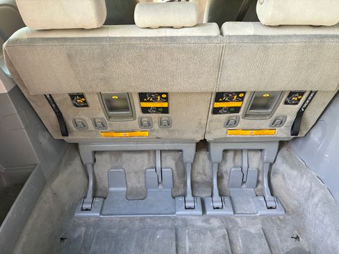 Used 2012 Toyota Sienna FWD image 15