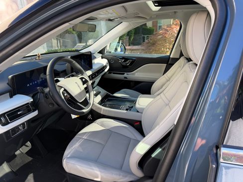 Used 2025 Lincoln Aviator Reserve image 8