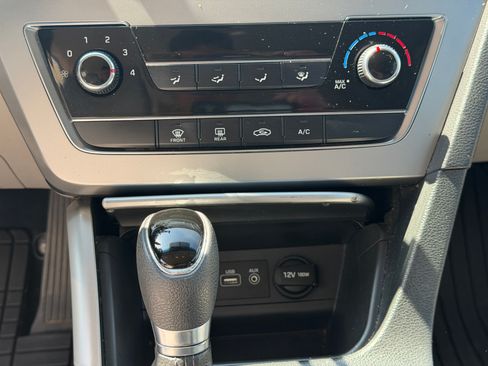 Used 2015 Hyundai Sonata SE FWD image 11