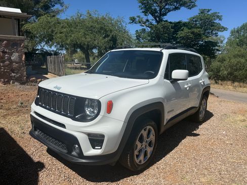 Used 2019 Jeep Renegade Latitude w/ Safety & Security Group II AWD/4WD image 1