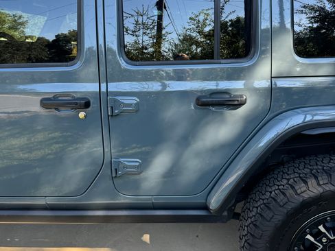 Used 2024 Jeep Wrangler Unlimited Rubicon AWD/4WD image 8