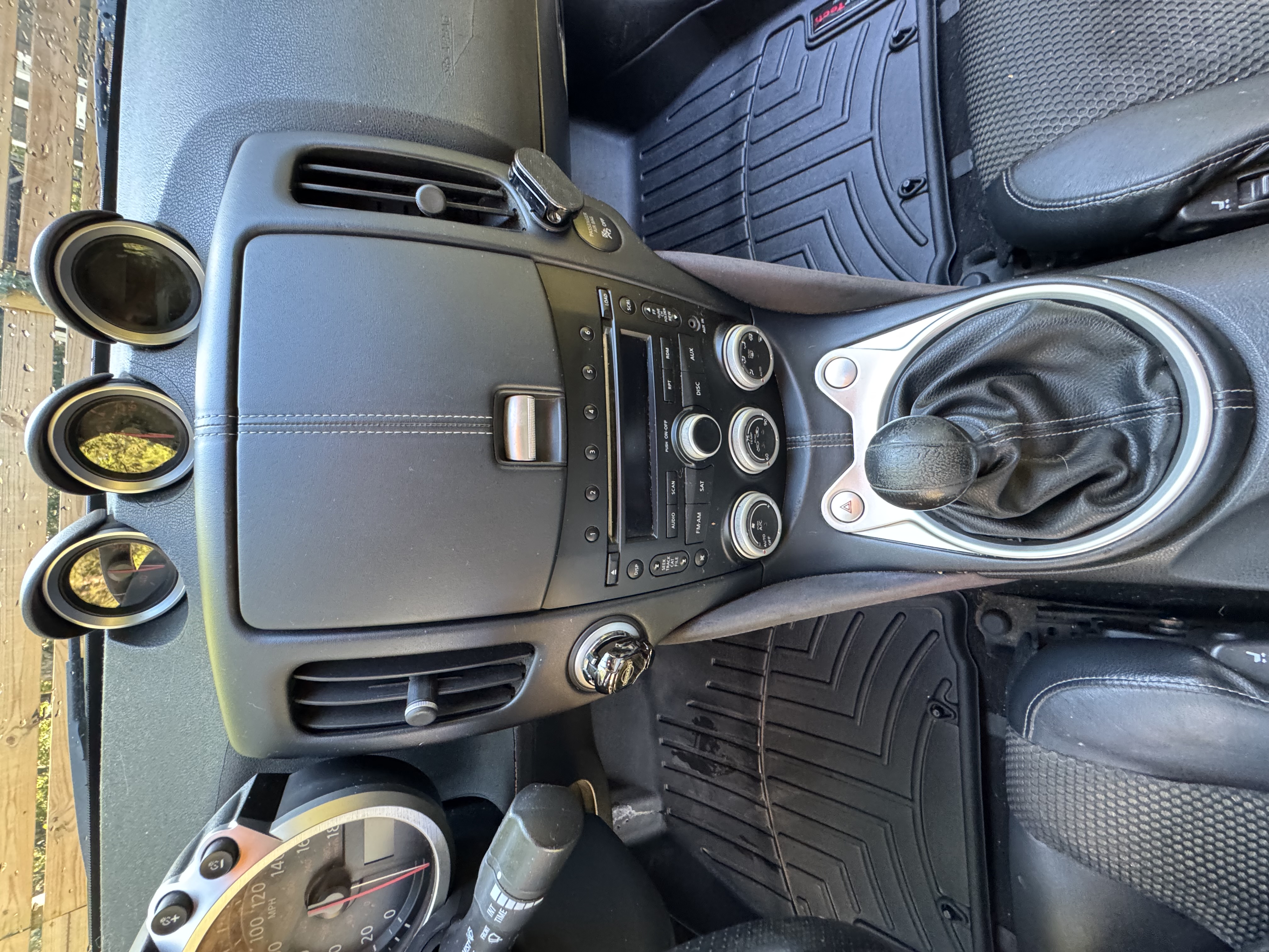 Used 2011 Nissan 370Z Touring RWD image 5