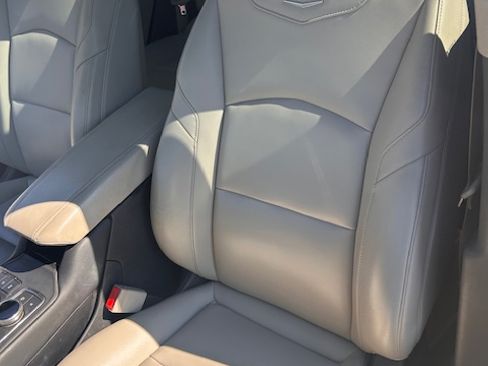 Used 2019 Cadillac XT4 Luxury w/ Cold Weather Package image 14