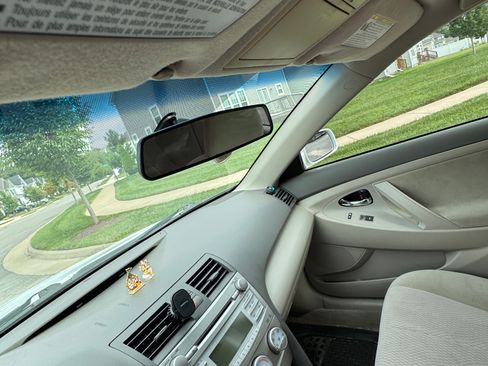 Used 2011 Toyota Camry LE FWD image 31