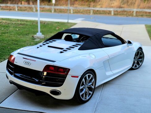 Used 2011 Audi R8 V10 image 16