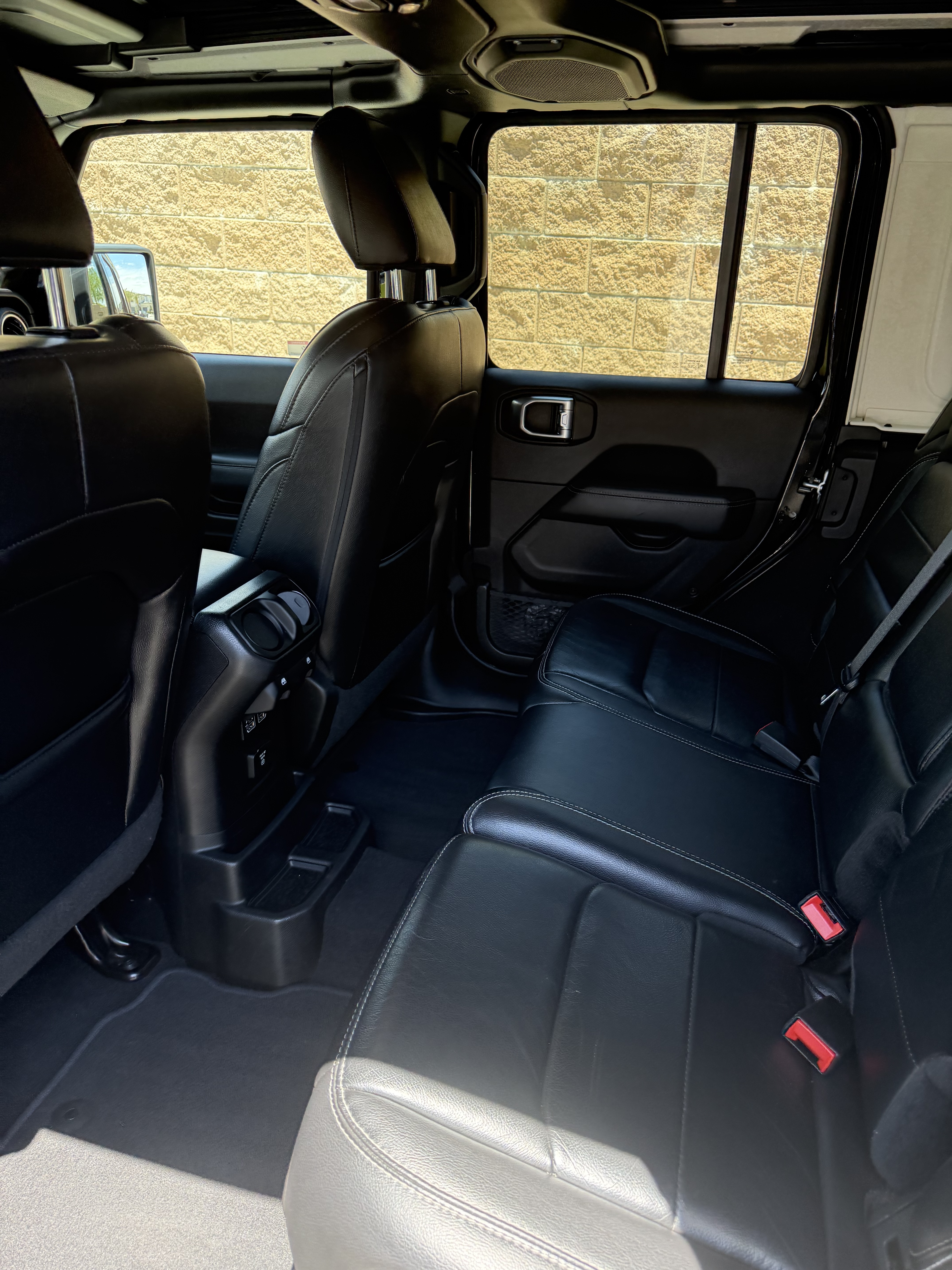 Used 2019 Jeep Wrangler Unlimited Sahara AWD/4WD image 8