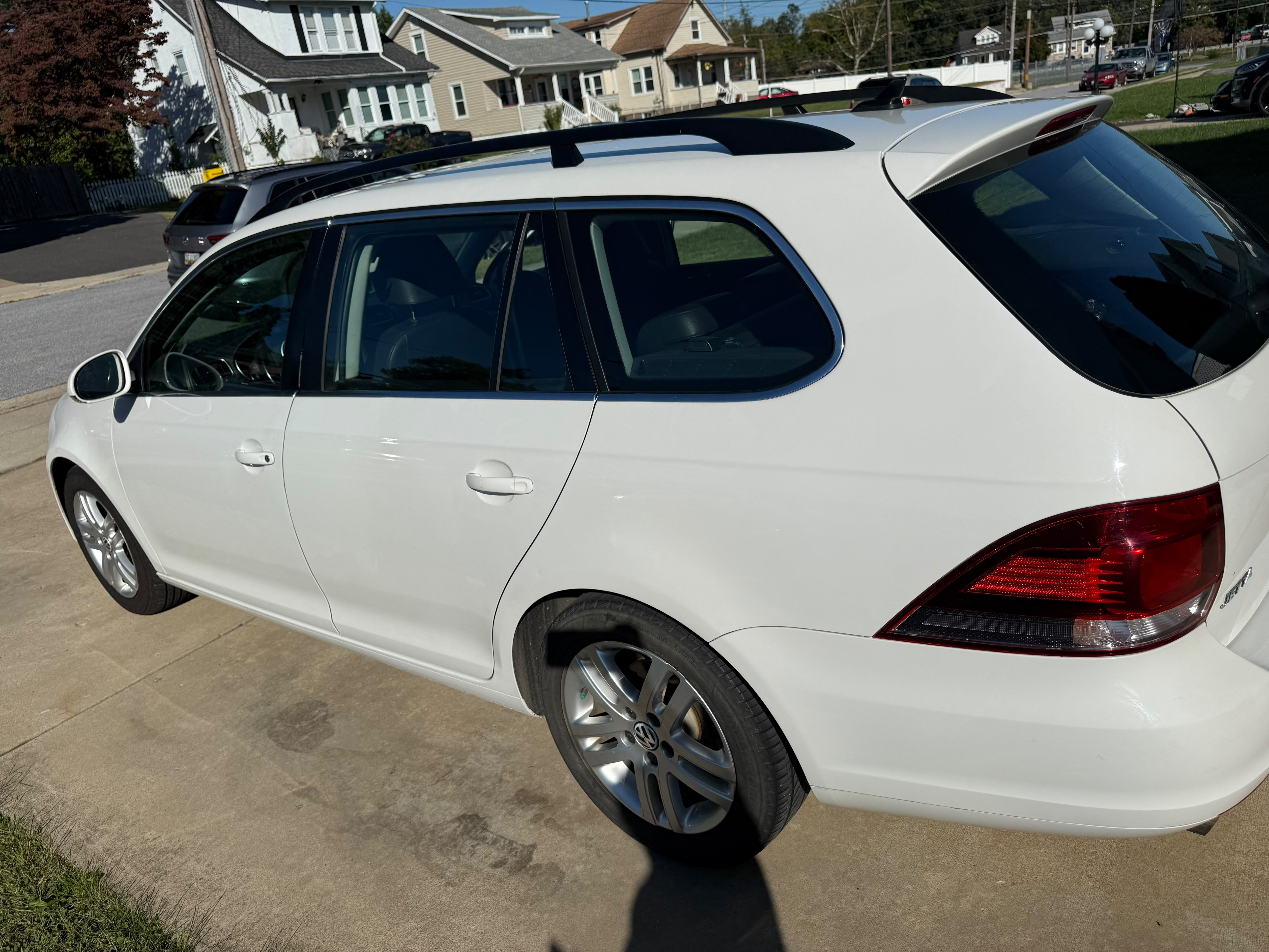 Used 2010 Volkswagen Jetta TDI FWD image 16