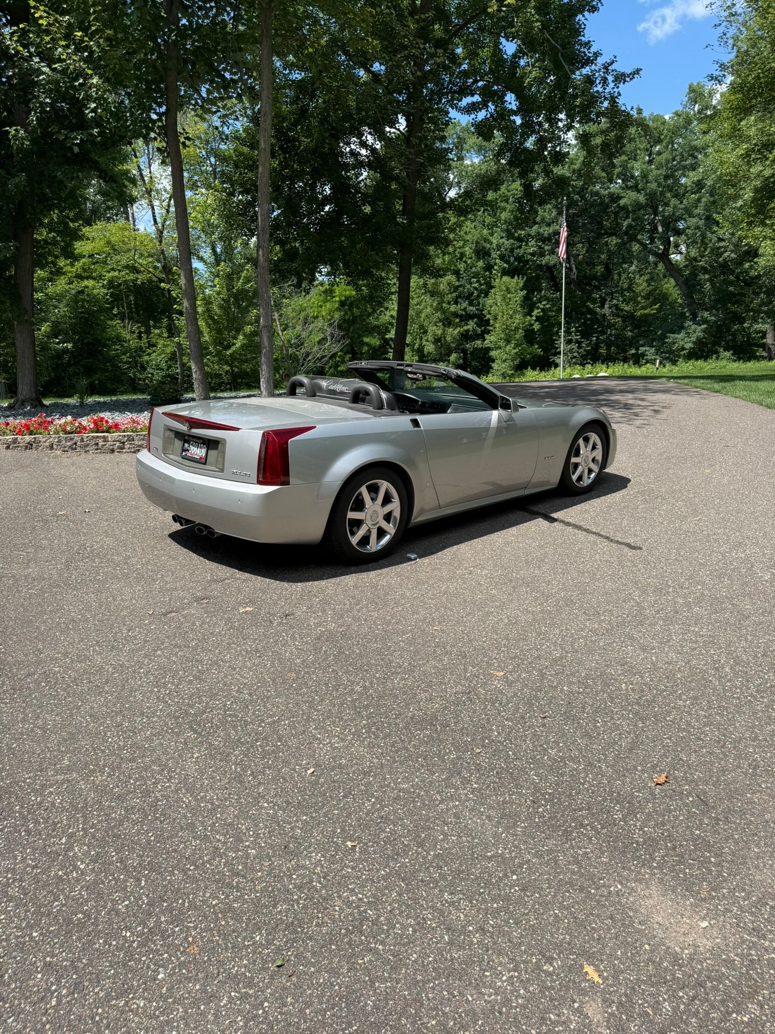 Used 2008 Cadillac XLR RWD image 10