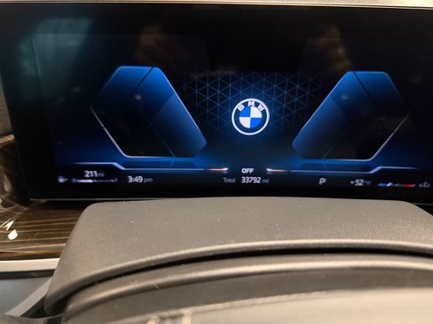 Used 2023 BMW X7 xDrive40i w/ Premium Package image 9