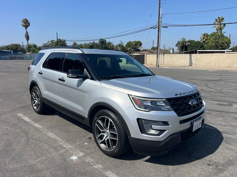 Used 2017 Ford Explorer Sport image 10