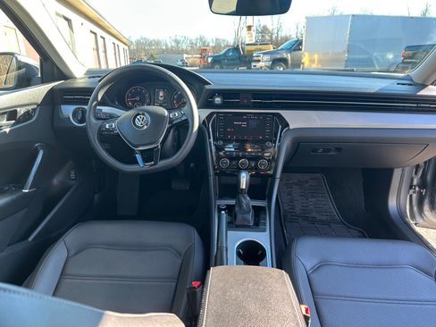Used 2022 Volkswagen Passat 2.0T SE image 6