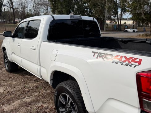 Used 2017 Toyota Tacoma TRD Sport image 28