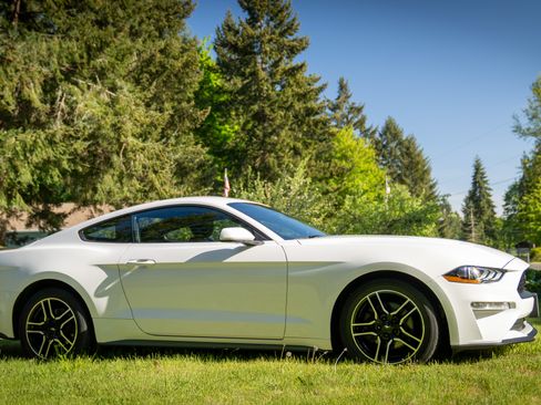 Used 2021 Ford Mustang Premium RWD image 9