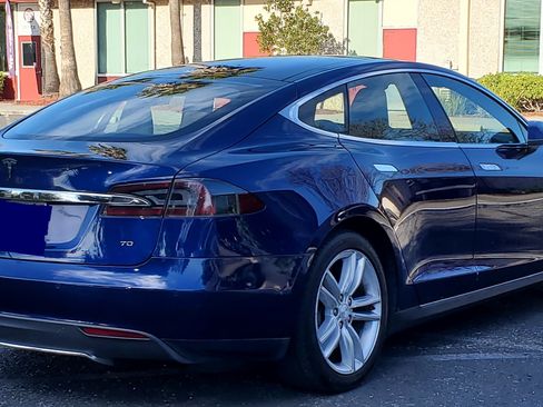 Used 2015 Tesla Model S 70 image 8