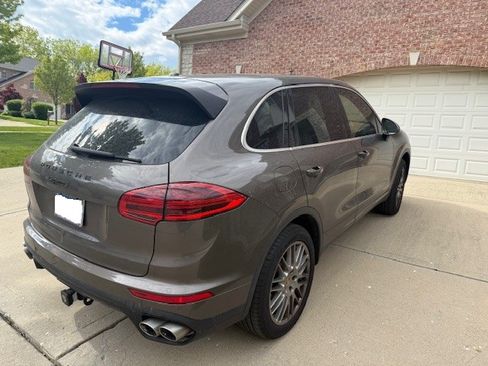 Used 2016 Porsche Cayenne S AWD/4WD image 12