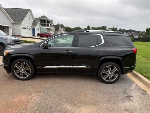 Used 2018 GMC Acadia Denali w/ Technology Package AWD/4WD image 4