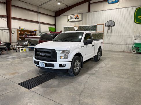 Used 2016 Ford F150 XL w/ Equipment Group 101A Mid AWD/4WD image 4