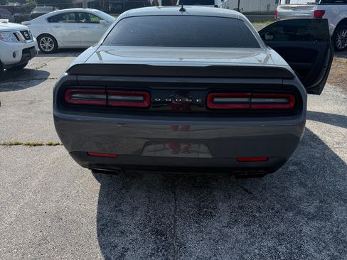 Used 2017 Dodge Challenger R/T Scat Pack RWD image 11