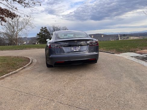 Used 2022 Tesla Model S Plaid image 8