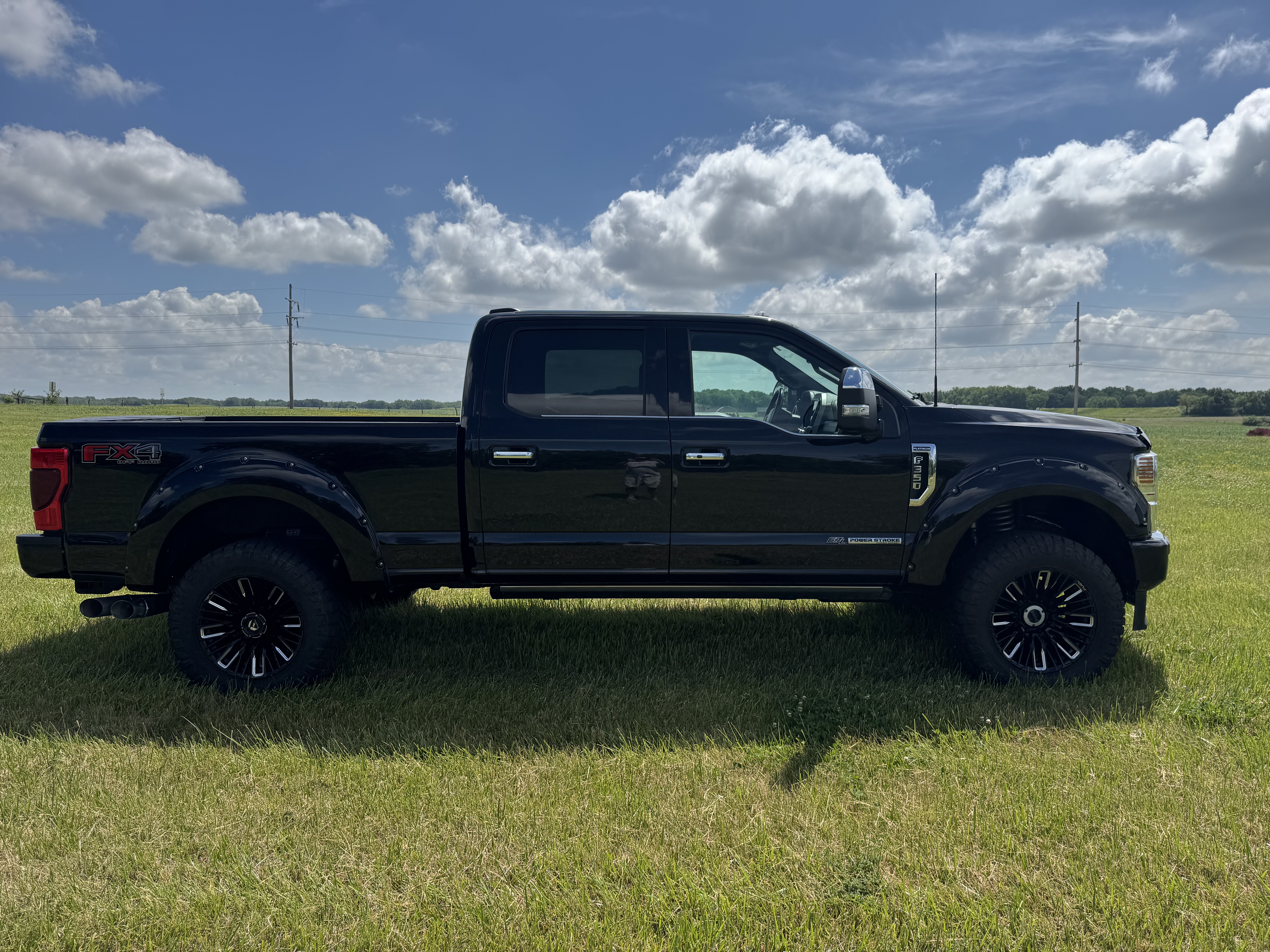 Used 2022 Ford F350 Platinum w/ FX4 Off-Road Package AWD/4WD image 4