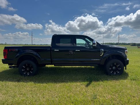 Used 2022 Ford F350 Platinum w/ FX4 Off-Road Package AWD/4WD image 4
