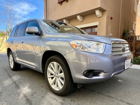 Used 2010 Toyota Highlander Hybrid Sport Utility 4D image 5