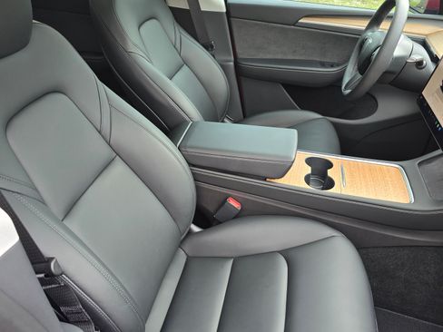 Used 2023 Tesla Model Y AWD image 21