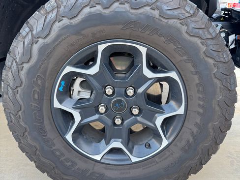 Used 2024 Jeep Wrangler Unlimited Sahara image 14