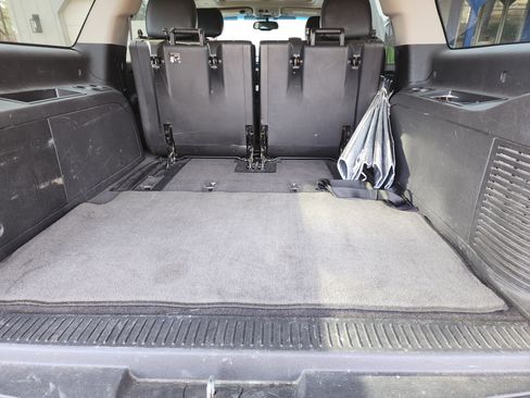 Used 2014 Chevrolet Suburban LT image 5